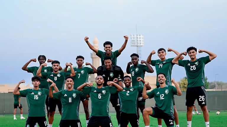 يمتد حتى الـ18 من نوفمبر.. الأخضر تحت 23 يواصل تدريباته في معسكر الإمارات