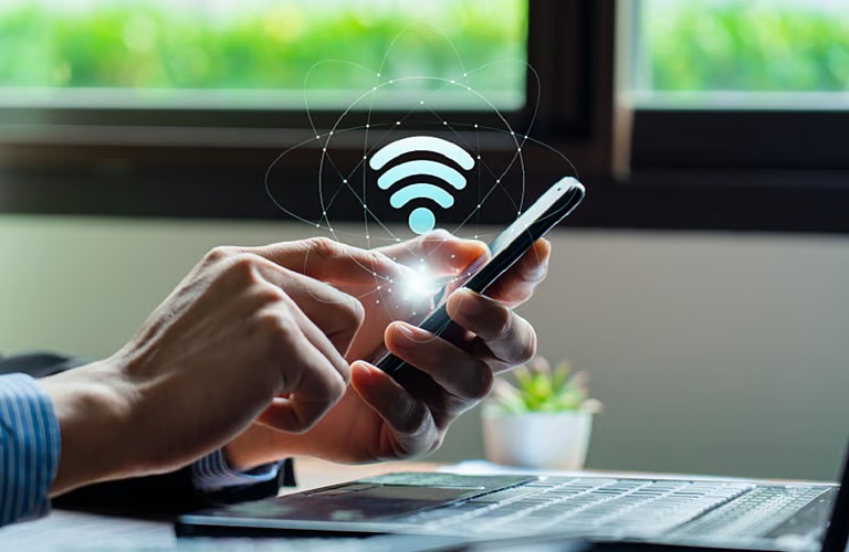 غوغل تصدر تحذيرًا هامًا بشأن شبكات “واي فاي” العامة