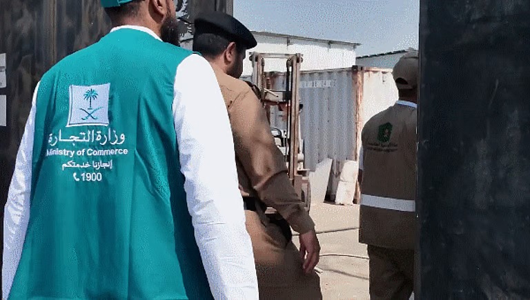 “أمانة مكة” تضبط مستودعات ومعامل مخالفة ضمن حملة “مكة تصحح”