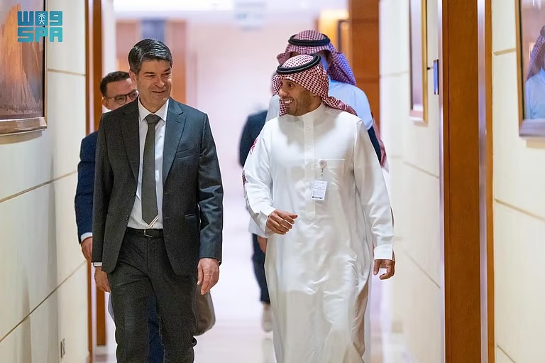 “السفير الفرنسي” يزور مدينة الملك عبدالله للطاقة الذرية والمتجددة لتعزيز التعاون في مجالات الطاقة