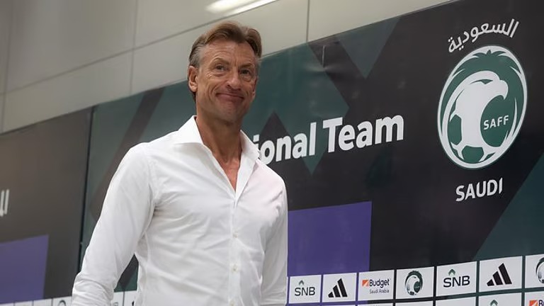 رينارد يعقد مؤتمرًا صحفيًا غدًا للحديث عن مواجهة الجزائر