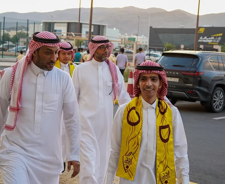 “الصاعدي” يستقبل وفد وزارة الرياضة في نادي أحد بالمدينة