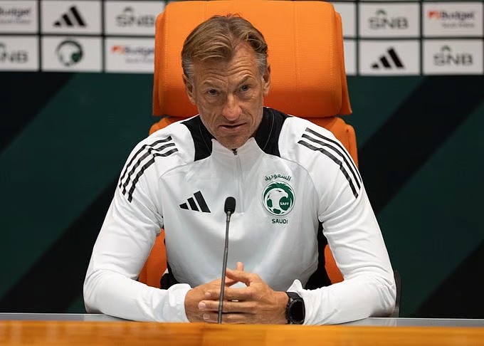 “رينارد” يؤكد جاهزية الأخضر لمواجهة الجزائر وديًا استعدادًا لكأس العرب