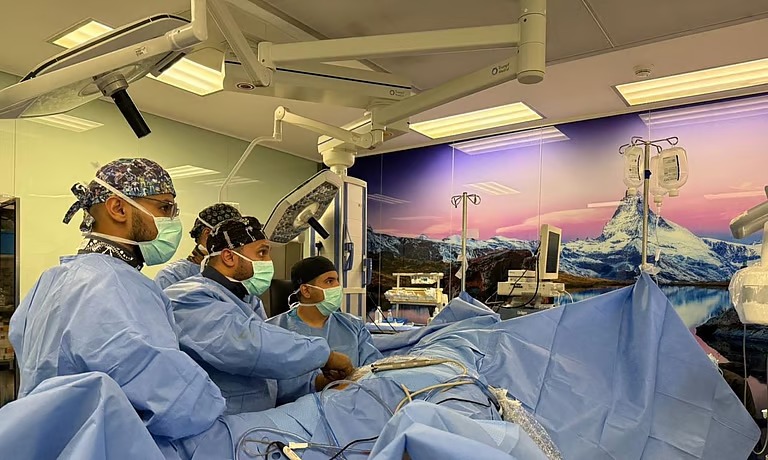 نجاح خياطة غضروف مفصل الورك بالمنظار لمستفيدة بالمدينة المنورة