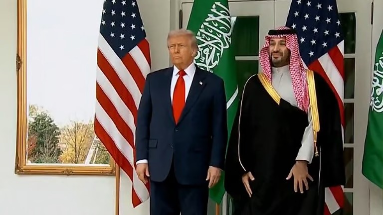 “ترمب” يستقبل ولي العهد في البيت الأبيض ويصحبه في جولة داخل المقر الرئاسي