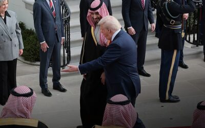 “ولي العهد والرئيس الأميركي” يلتقطان صورة تذكارية في البيت الأبيض قبل التوجّه إلى المكتب البيضاوي
