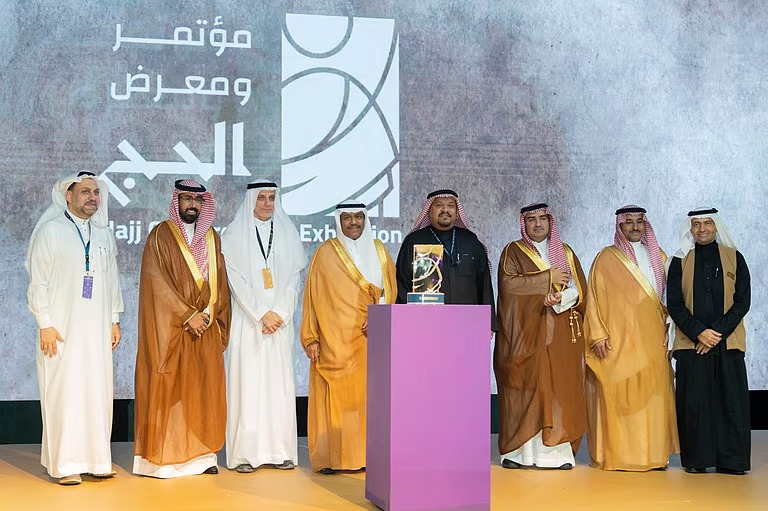 وزارة الحج تُتوّج “مطوفي الدول العربية” بـ5 جوائز وتكريمات في مؤتمر خدمات الحج