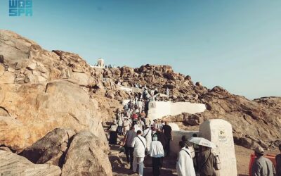 “جبل الرحمة” يستقطب أكثر من 10 آلاف زائر يوميًّا