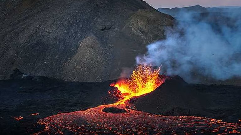 “مركز الأرصاد”: لا تأثير لرماد بركان “هالاي غويب” على أجواء المملكة