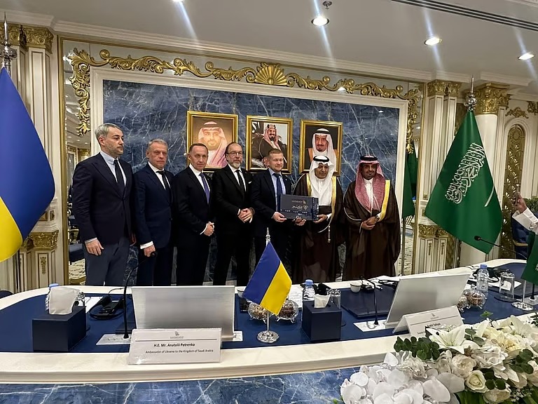 “وفد أوكراني” يصل الرياض بعروض استثمارية لتعزيز الشراكة الاقتصادية