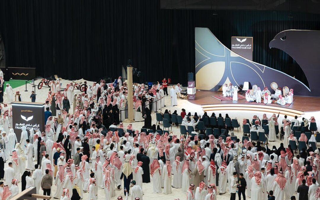 تفاعل جماهيري واسع مع عروض السامري والحساوي اليومية في فعاليات كأس نادي الصقور السعودي 2025 بالظهران