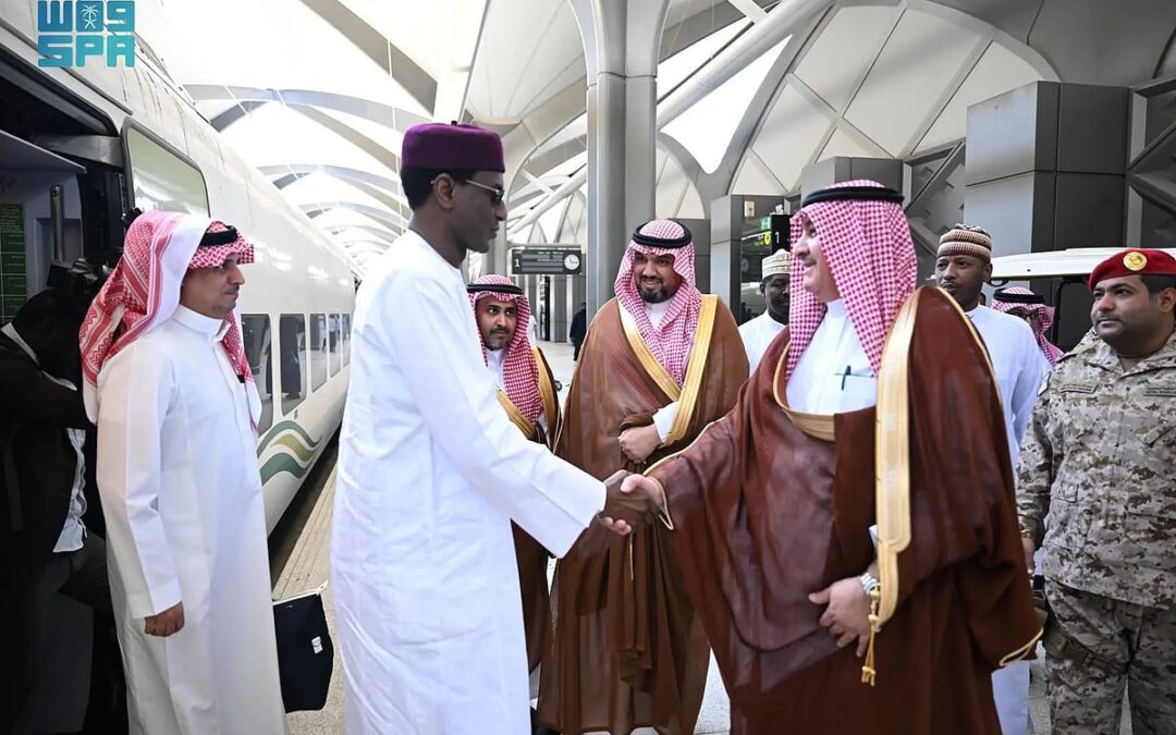 رئيس وزراء النيجر يصل إلى المدينة المنورة