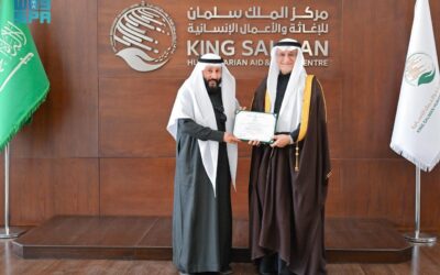 “إغاثي  الملك” يقدم جمعية سقيا الماء بمحافظة الرس شهادة الموافقة الأولية للعمل خارج المملكة