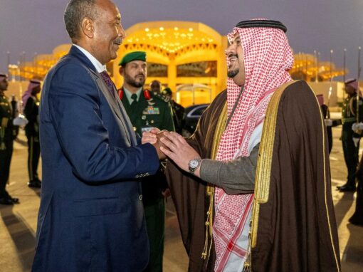 البرهان يغادر الرياض وفي مقدمة مودعيه نائب أمير منطقة الرياض