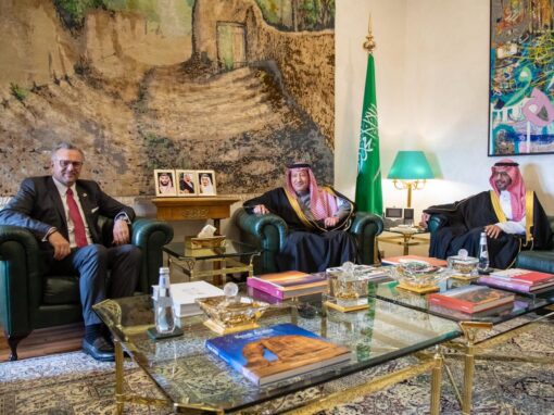 الخريجي يستضيف كبير مستشاري ترامب للشؤون العربية والأفريقية