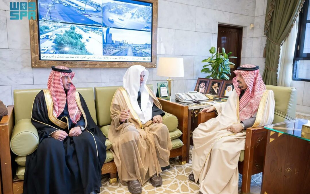فيصل بن بندر يستضيف رئيس وأعضاء مجلس إدارة جمعية “مكنون” لتحفيظ القرآن بالرياض
