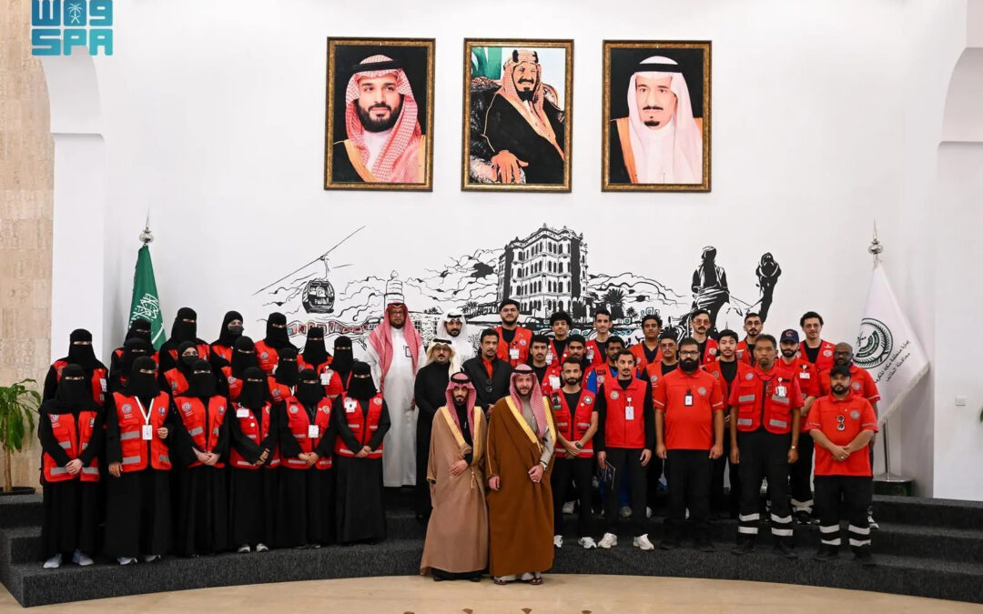 محافظ الطائف يكرّم متطوعي الهلال الأحمر بالمحافظة