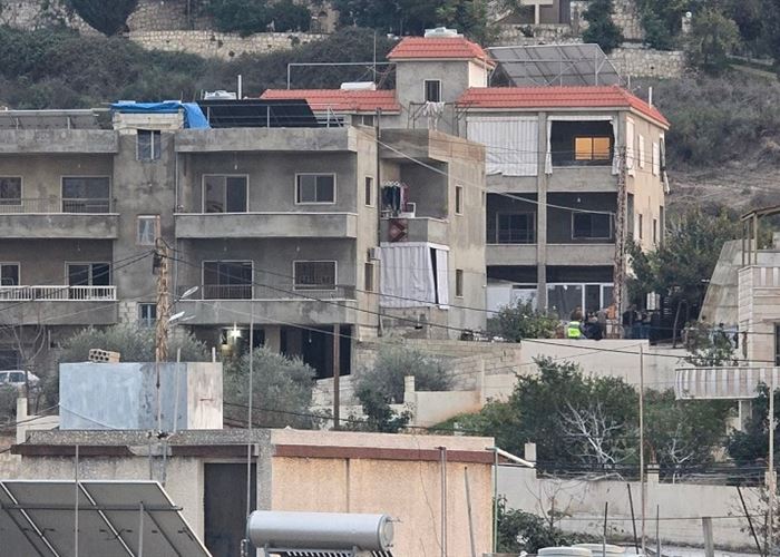 إسرائيل تهدد قرية لبنانية