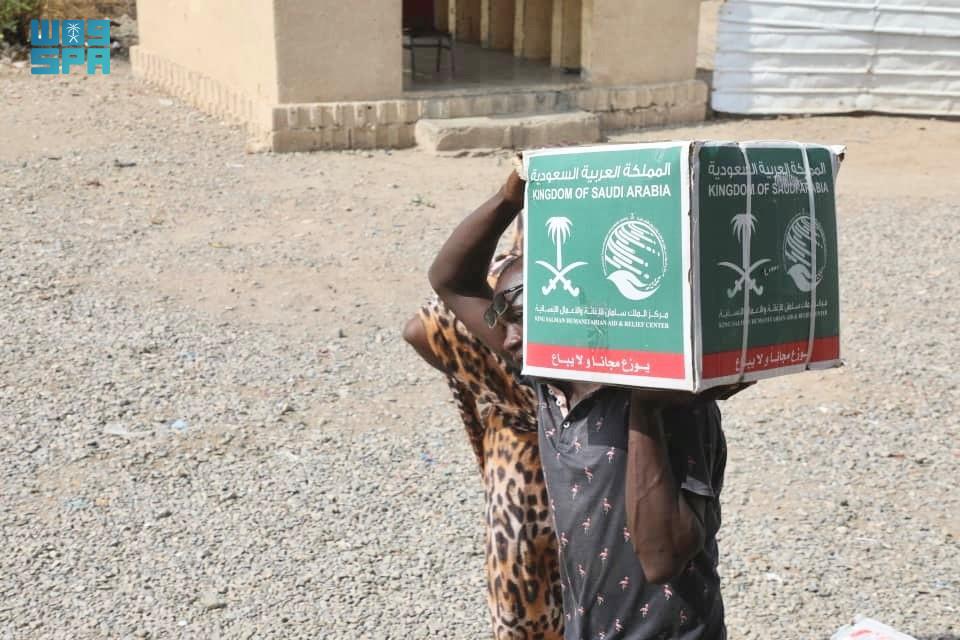 السعودية توزع 1000 سلة غذائية في ولاية البحر الأحمر بالسودان