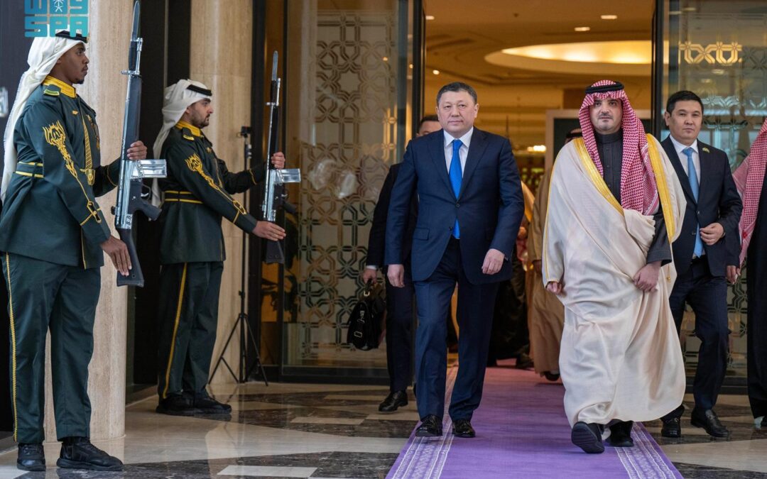 وزير الداخلية يستضيف وزير الشؤون الداخلية بكازاخستان