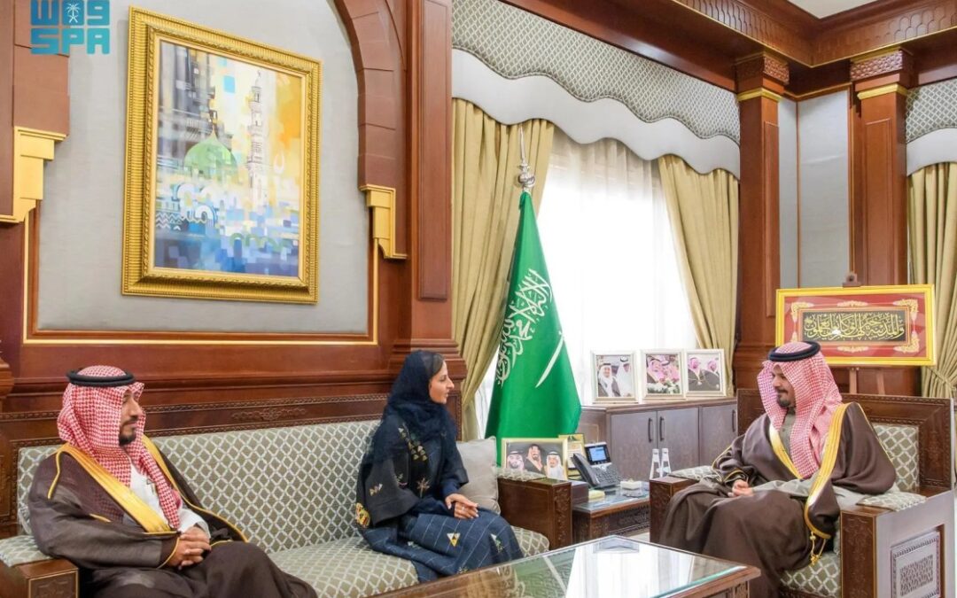 أمير المدينة المنورة يستضيف المدير التنفيذي للمجلس الدولي للتمور