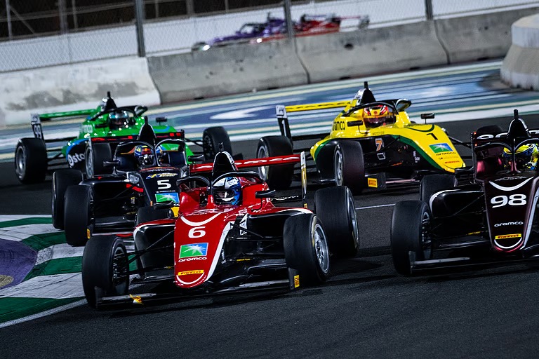 بطولة أرامكو السعودية للفورمولا 4 تصل لمحطتها الأخيرة