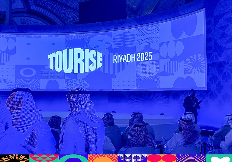 “الخليج للتدريب” تطلق برنامجًا عالميًا في السياحة والضيافة مع كلية “دُوسِت ثاني” التايلندية