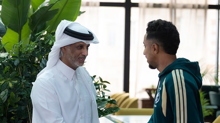 “وزير الرياضة القطري يزور بعثة الأخضر