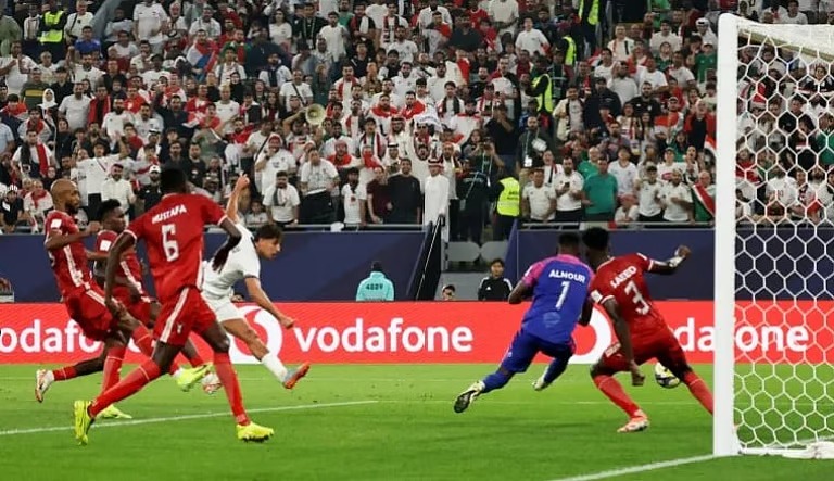 بثنائية في شباك السودان.. العراق يبلغ ربع نهائي كأس العرب