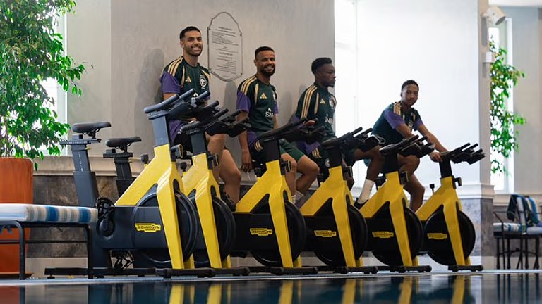 الأخضر يختتم استعداداته لمواجهة فلسطين بحضور “المسحل”