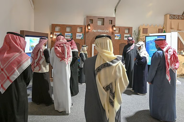 إمارة تبوك تُعرّف بتراثها ومشاريعها عبر “الواقع الافتراضي” في مهرجان الإبل