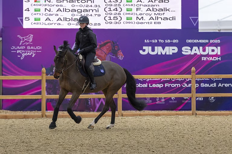 بفضل الإمكانيات التقنيات المستخدمة.. رغم غزارة أمطار الرياض منافسات “قفز السعودية” مستمرة