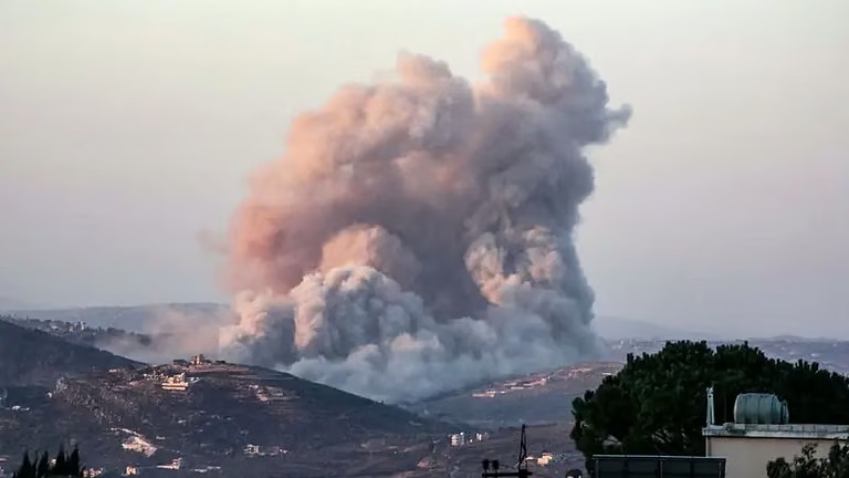غارة صهيونية على جنوب لبنان ومسيرات تضرب منازل بالطيبة وبليدا