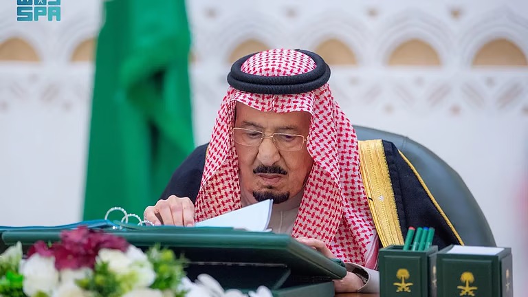 برئاسة خادم الحرمين.. مجلس الوزراء يقرّ قرارات استراتيجية تعزز التكامل الخليجي والتنمية الوطنية