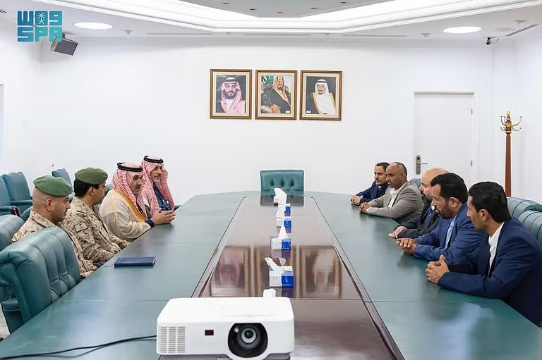 سفير المملكة باليمن يثمن جهود فريق مفاوضات المحتجزين ويؤكد دعم المملكة للإفراج الكامل