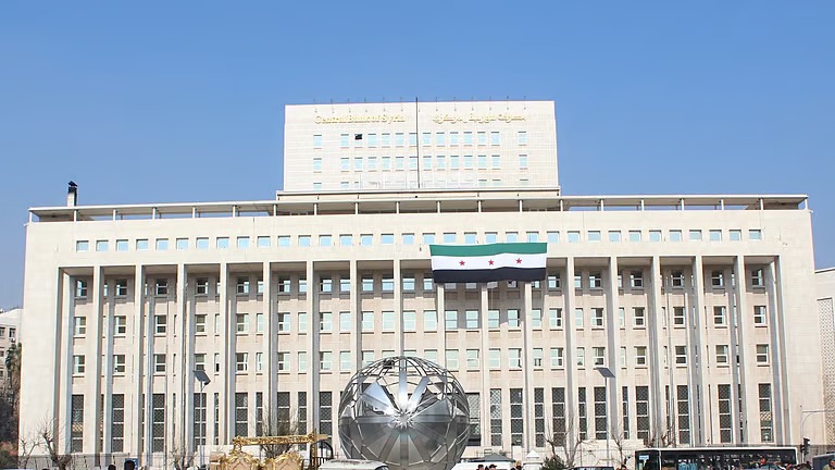 مصرف سوريا المركزي يحدد 1 يناير 2026 موعدًا لإطلاق العملة الجديدة