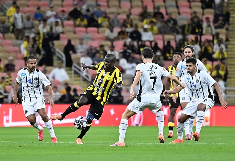 دوري روشن.. رقم تاريخي للنصر.. الهلال يلاحق بقوة