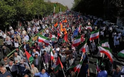 احتجاجات في إيران بعد تراجع الريال.. وشعارات تتجاوز المطالب الاقتصادية