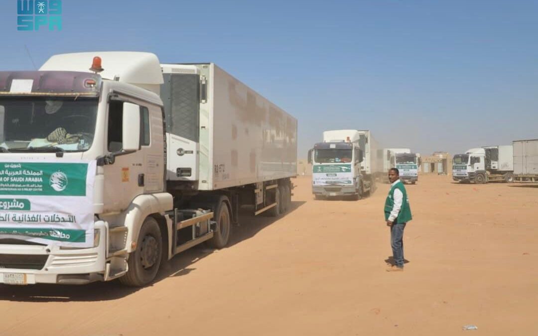 20 شاحنة إغاثية مقدمة من مركز الملك سلمان للإغاثة تصل إلى مديرية العبر بمحافظة حضرموت