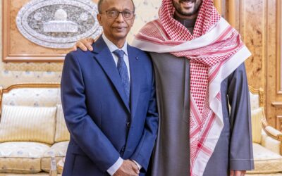 وزير الدفاع: أشكر سالم باسمير مدير ميناء المكلا على دوره البطولي والإنساني
