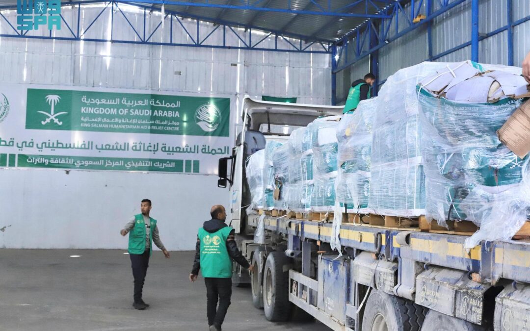 وصول قافلة مساعدات غذائية جديدة إلى وسط قطاع غزة