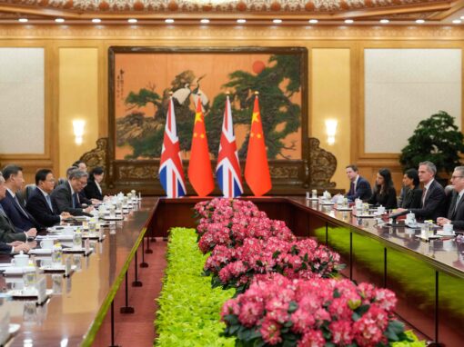 الرئيس الصيني يستقبل رئيس الوزراء البريطاني في بكين لإجراء محادثات