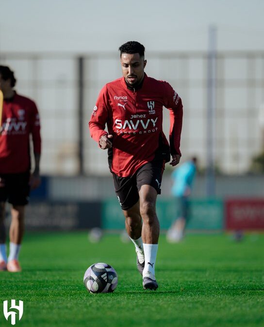 سالم الدوسري يشارك في تدريبات الهلال