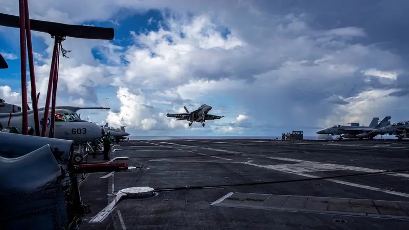 الجيش الأمريكي يعلن وصول حاملة الطائرات “لينكولن” إلى الشرق الأوسط