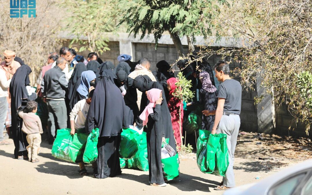 المملكة توزّع (1,682) قسيمة شرائية للكسوة الشتوية في تعز