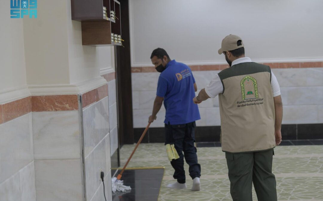 39 ألف جولة ميدانية لصيانة مساجد وجوامع مكة خلال ديسمبر الماضي