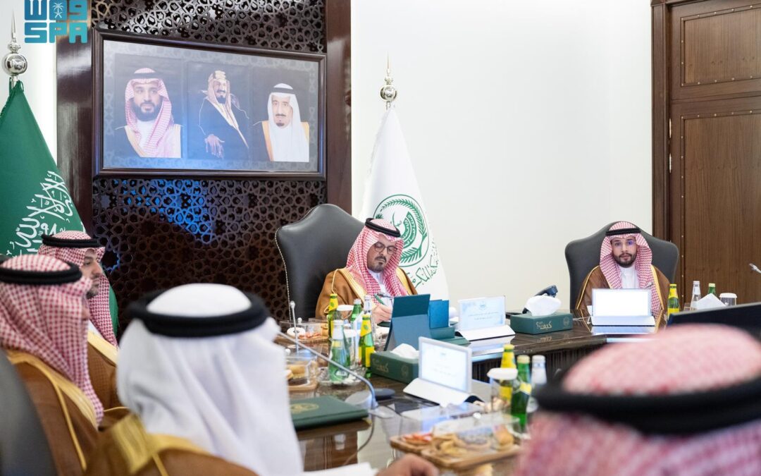 نائب أمير مكة يرأس اجتماعًا لاستعراض مستجدات مشروع الجسر البري