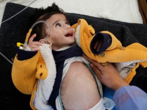 سكان غزة يواجهون صعوبة في تلبية احتياجاتهم