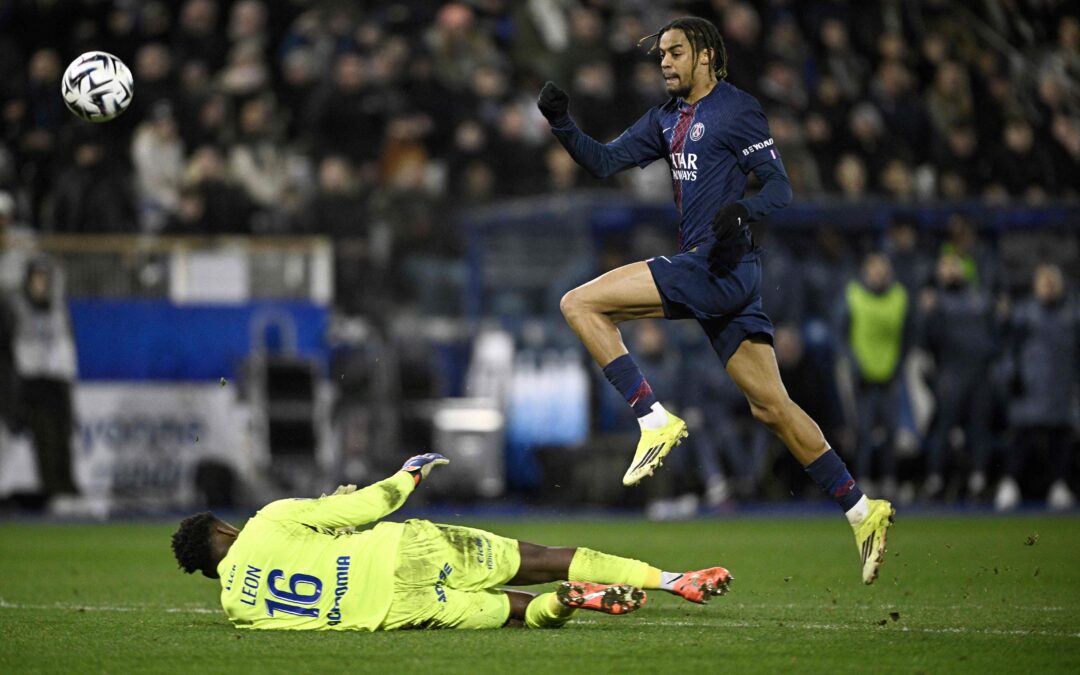 “سان جيرمان” يفوز على أوكسير بصعوبة ويتصدر الدوري الفرنسي مؤقتاً