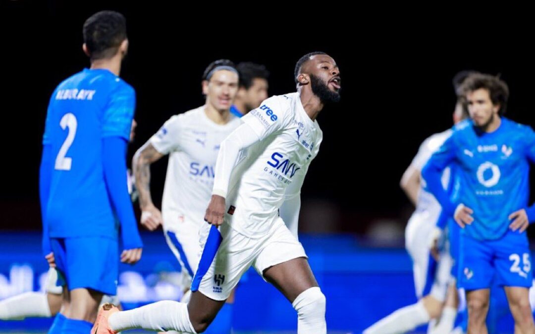 الهلال يقلب الطاولة على نيوم